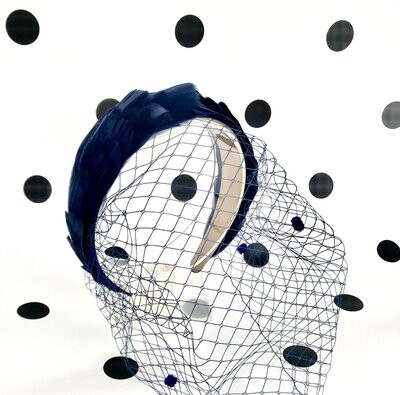 Feather headdress navy, Velo: Con velo