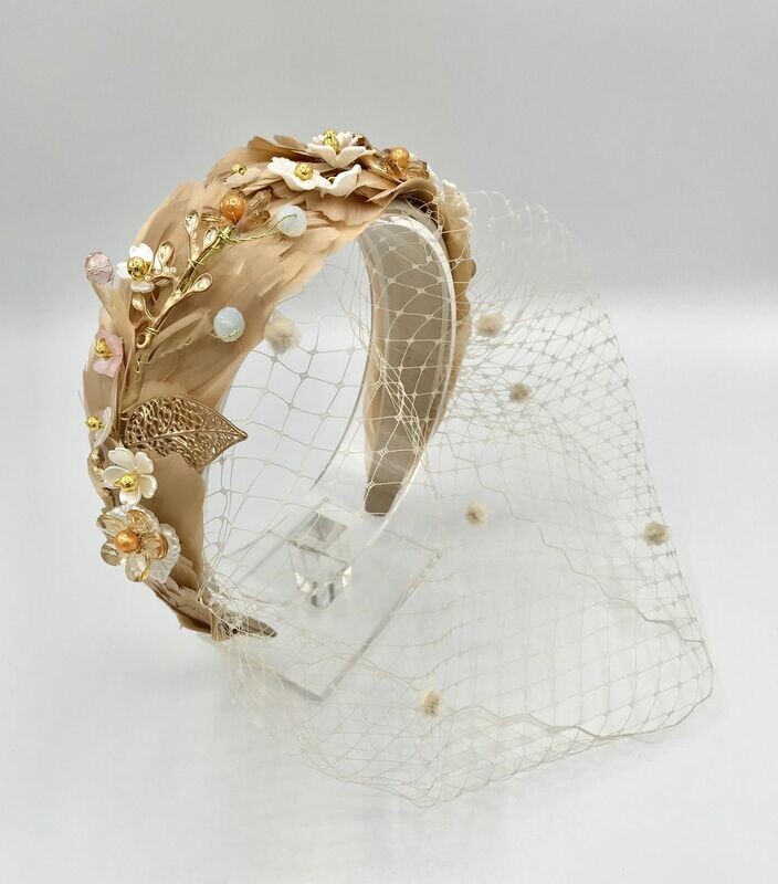 Fascinator feathers and veil