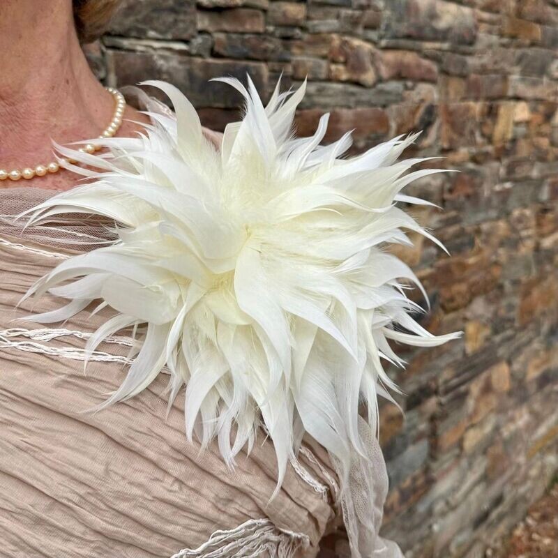 Feathers flower brooch