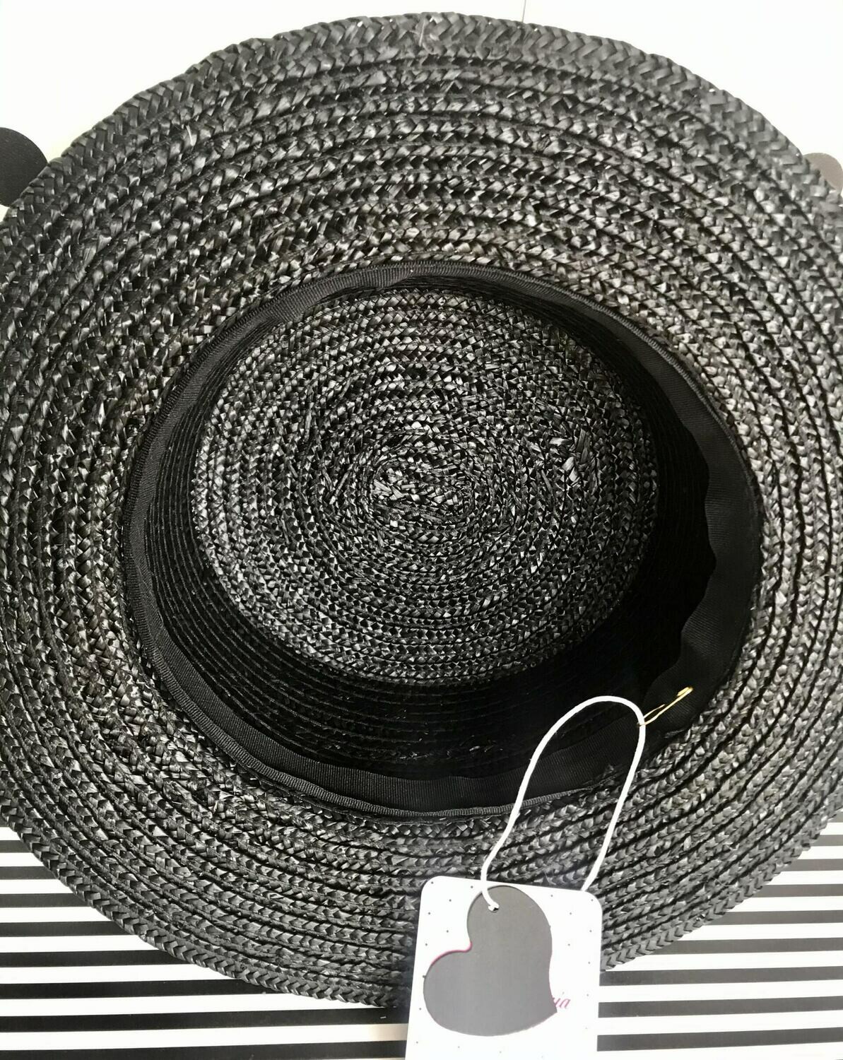 Canotier noir, Complementos: Sin complementos internos