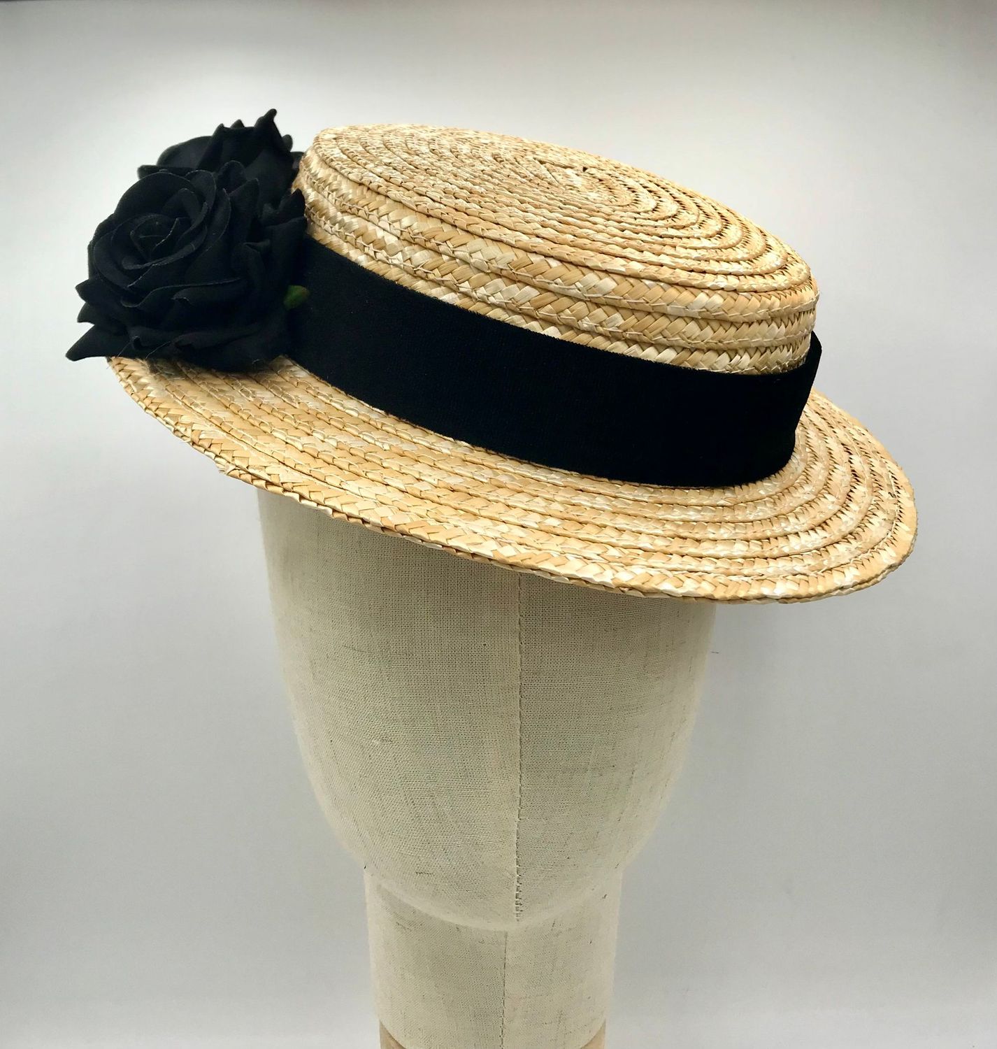 Mini Canotier copa baja rosas Mini Canotier copa baja rosas, Color: Negro