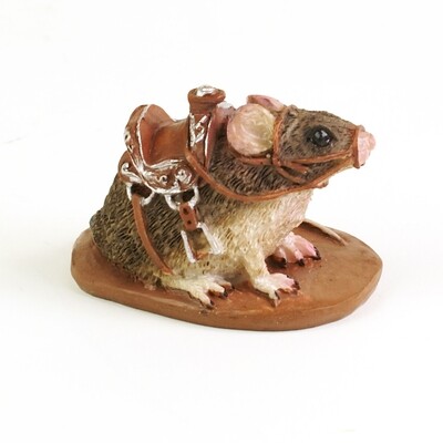 16444 Mog The Mouse With Saddle