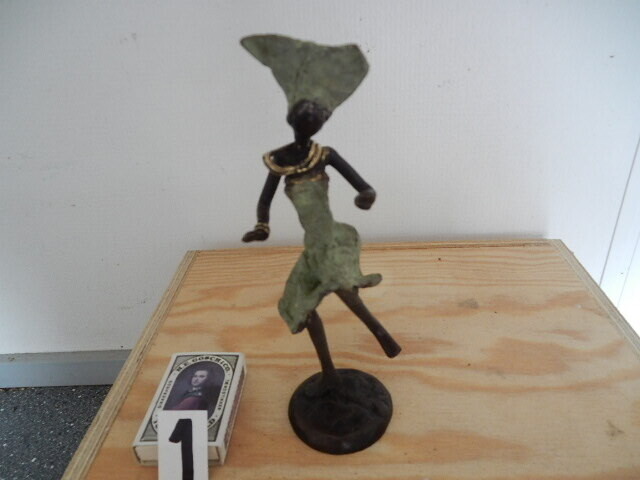 10001 Danserinde