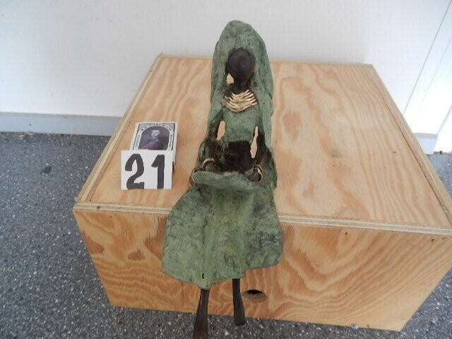 10021 siddende dame
