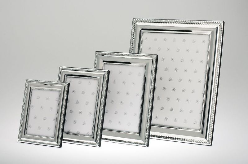 Bilderrahmen 13x18 versilbert Breite x Tiefe 18.4 x 23.5 cm Bilderrahmen 13x18 versilbert Breite x Tiefe 18.4 x 23.5 cm