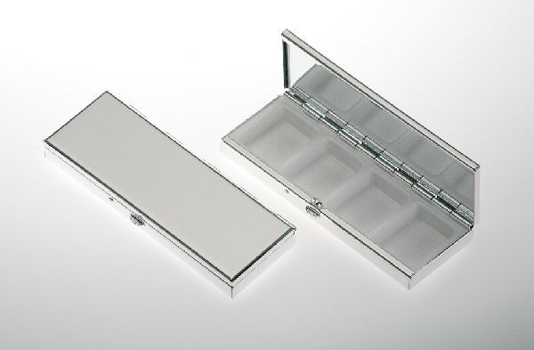 Pillendose 4 geteilt versilbert HxBxT 1.4 x 3.8 x 10.2 cm Pillendose 4 geteilt versilbert HxBxT 1.4 x 3.8 x 10.2 cm