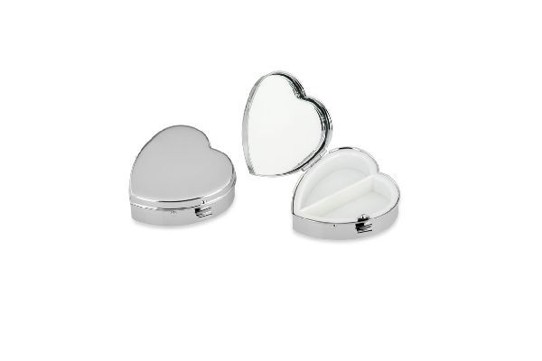 Pillendose Herz verchromt 2 geteilt HxBxT 2 x 4.5 x 5 cm Pillendose Herz verchromt 2 geteilt HxBxT 2 x 4.5 x 5 cm