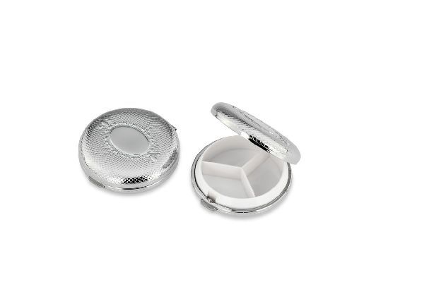 Pillendose rund verchromt 3 geteilt HxBxT 1.8 x 6 x 6 cm Pillendose rund verchromt 3 geteilt HxBxT 1.8 x 6 x 6 cm
