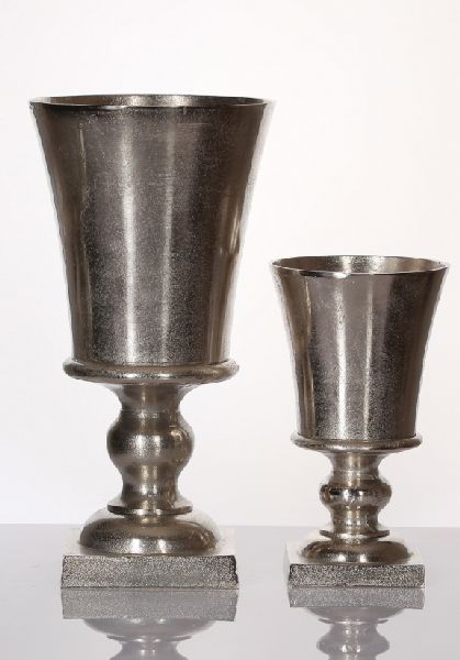 Amphore mittel Aluguss silber Höhe 46 cm Amphore mittel Aluguss silber Höhe 46 cm