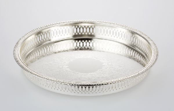 Galerietablett mittel versilbert HxBxT 3.5 x 28 x 28 cm Galerietablett mittel versilbert HxBxT 3.5 x 28 x 28 cm