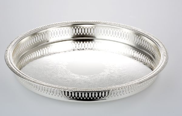Galerietablett groß versilbert HxBxT 3.5 x 34 x 34 cm Galerietablett groß versilbert HxBxT 3.5 x 34 x 34 cm