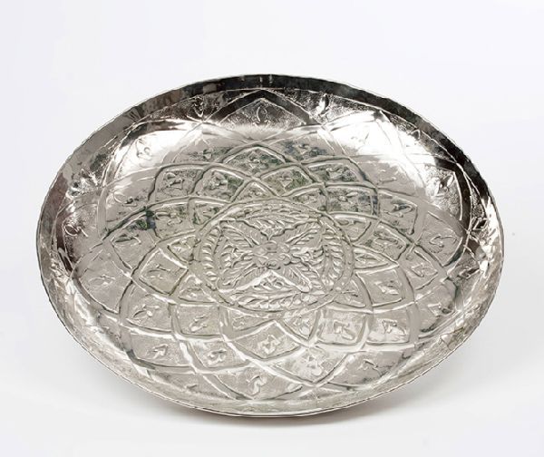 Tablett Oriental rund 45 cm Aluminium vernickelt Höhe x Breite 4 x 46 cm Tablett Oriental rund 45 cm Aluminium vernickelt Höhe x Breite 4 x 46 cm