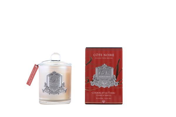 Duftkerze 450g, 100 h Brenndauer Tabac- Cognac & Tobacco HxBxT 15 x 10 x 10 cm Duftkerze 450g, 100 h Brenndauer Tabac- Cognac & Tobacco HxBxT 15 x 10 x 10 cm