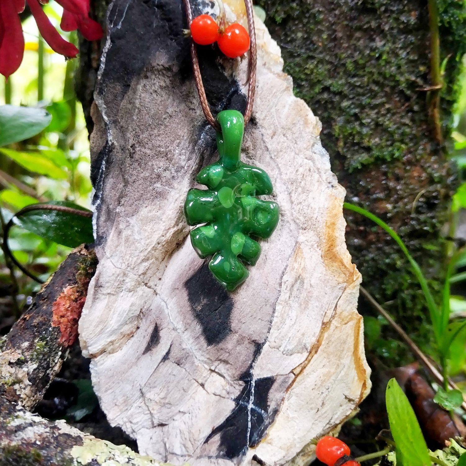 Dije de hoja monstera