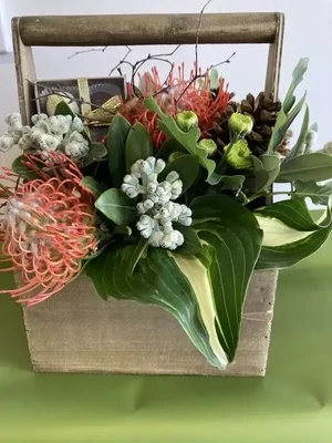 Christmas Wooden Box - Flowers & Small Chocolates