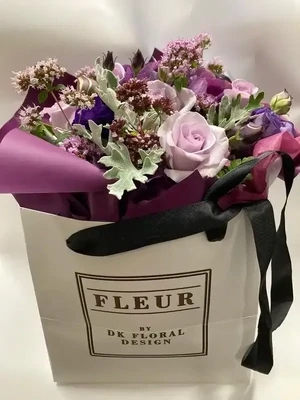 Pretty Mauve Posy in Fleur Flower Bag