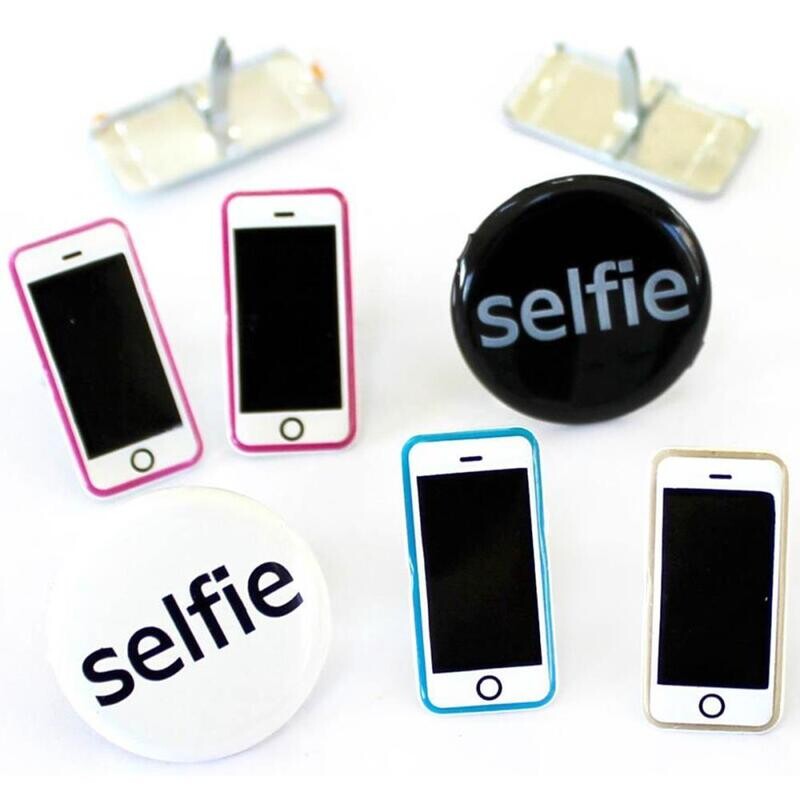 BRADS SELFIE Y CELULAR