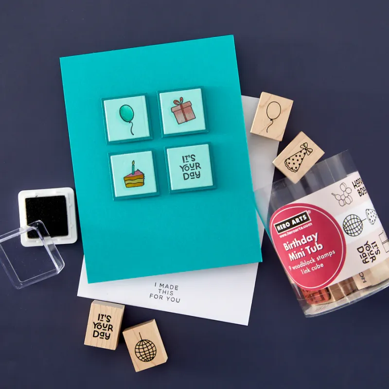 SELLOS DE MADERA  CUMPLEAÑOS MINI EN TUBO DE HERO ARTS