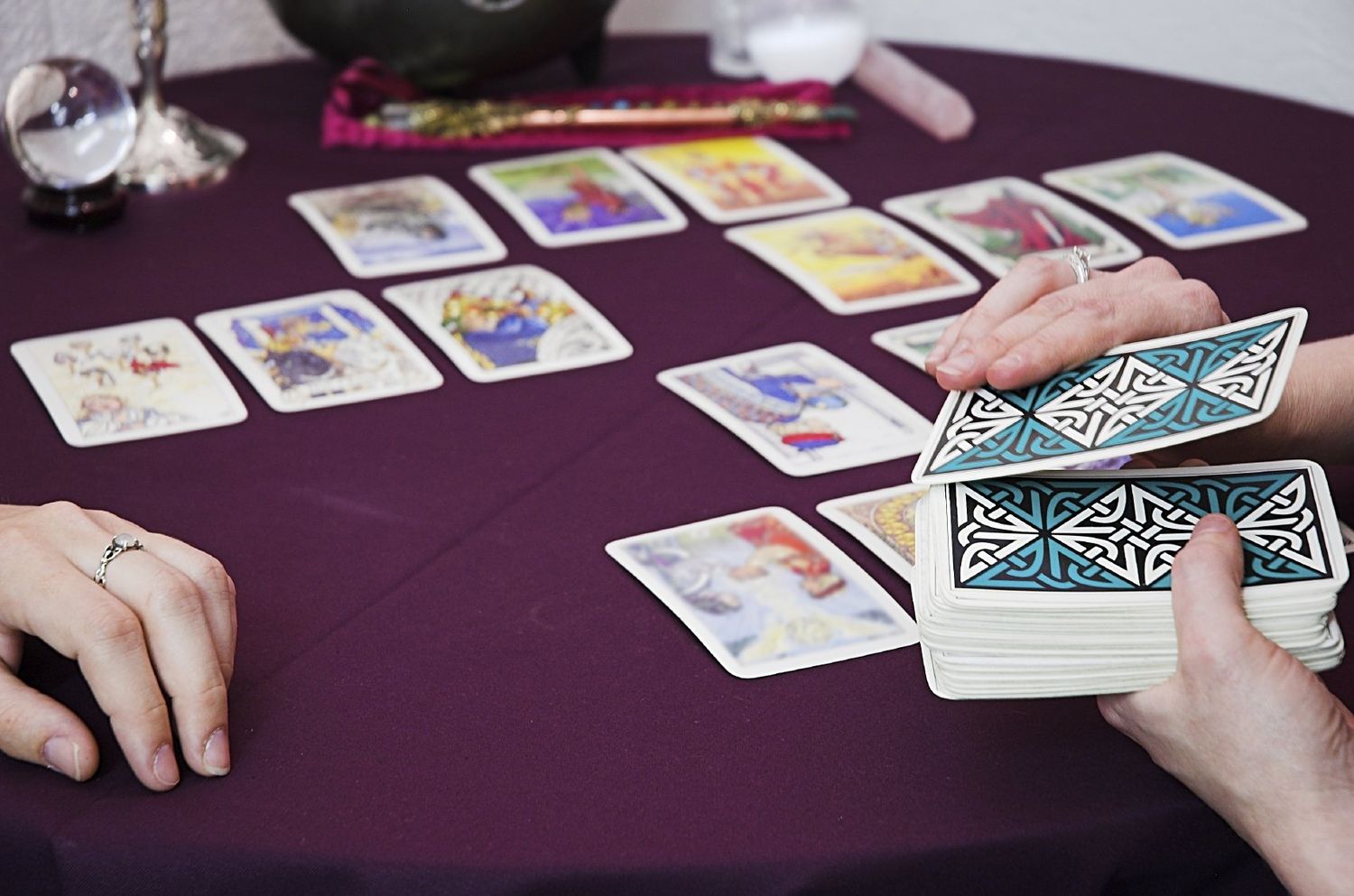 Channels Crystalmas Tarot Readings (11:40 - 12:05)