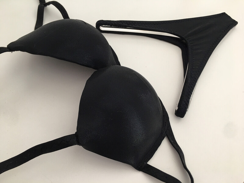 Base Round Shiny Black