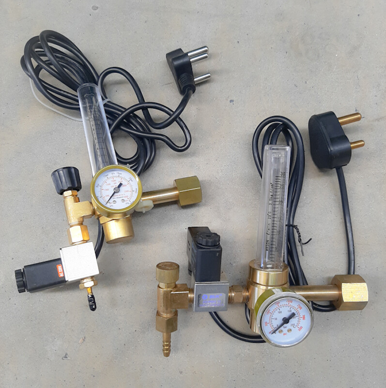 CO2 Regulator With Solenoid Salve