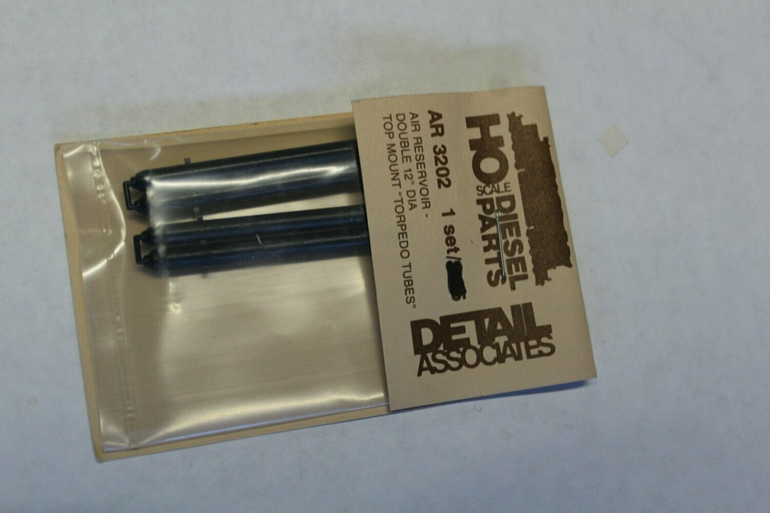 DETAIL ASSOCIATES 3202-4 AIR RESERVOIR 12" DIA TOP MOUNT TORPEDOS
