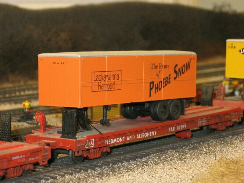 Lackawanna 32 ft Trailer HO BLACK DECALS