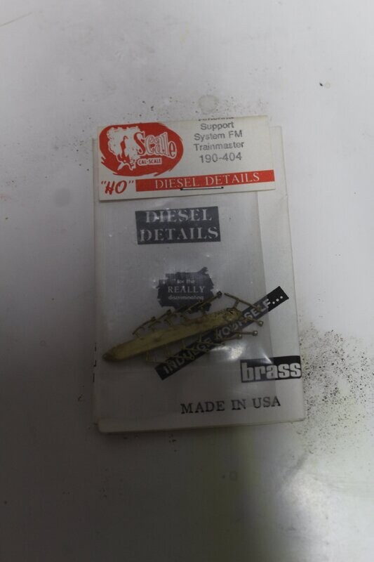 CAL SCALE 190-404 FM TRAINMASTER ANTENNA SUPPORT SYSTEM