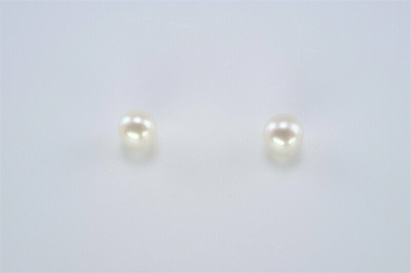 Ohrstecker Perle weiss rund 4,5mm Ohrstecker Perle weiss rund 4,5mm