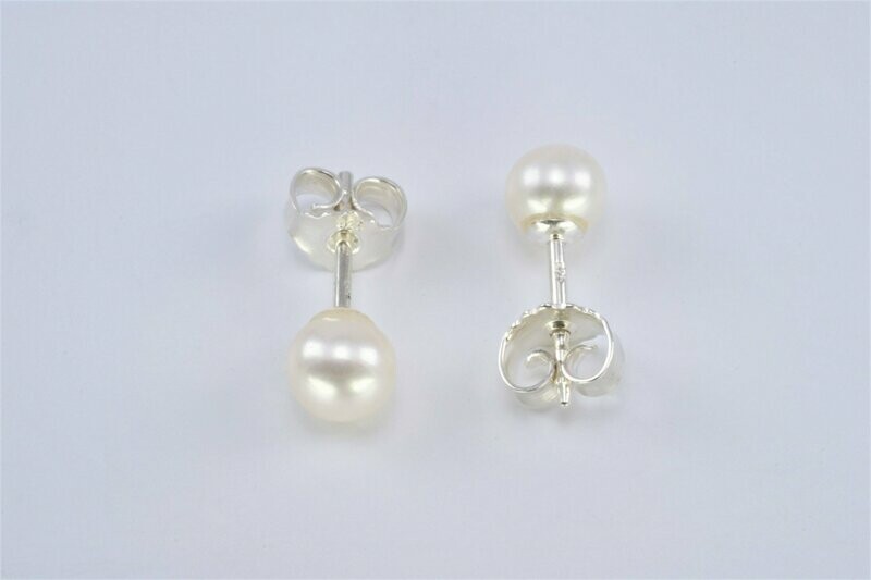 Ohrstecker Perle weiss rund 5,5mm Ohrstecker Perle weiss rund 5,5mm