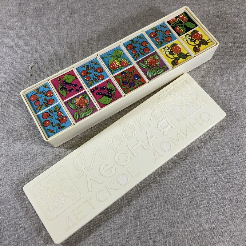 Детское домино «Ягодка лесная», СССР, 1980-е гг.