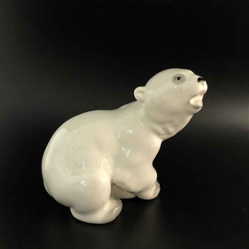 Статуэтка «Медвежонок белый», фарфор, ЛФЗ, СССР, 1960-е гг.