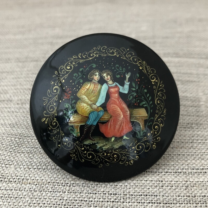 Лаковая брошь-миниатюра «Парочка», СССР, Мстера, 1980-90 гг.