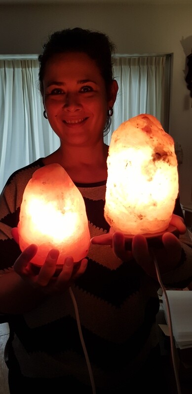 ACTIE 2x : Himalaya zoutlamp 2 t/m 3 kg inclusief aansluitkabel met schakelaar en gratis 15 watt lampje.