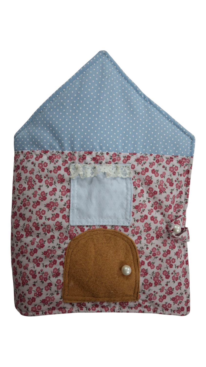 La casa de Pepita, contiene casita, muñeca y accesorios.