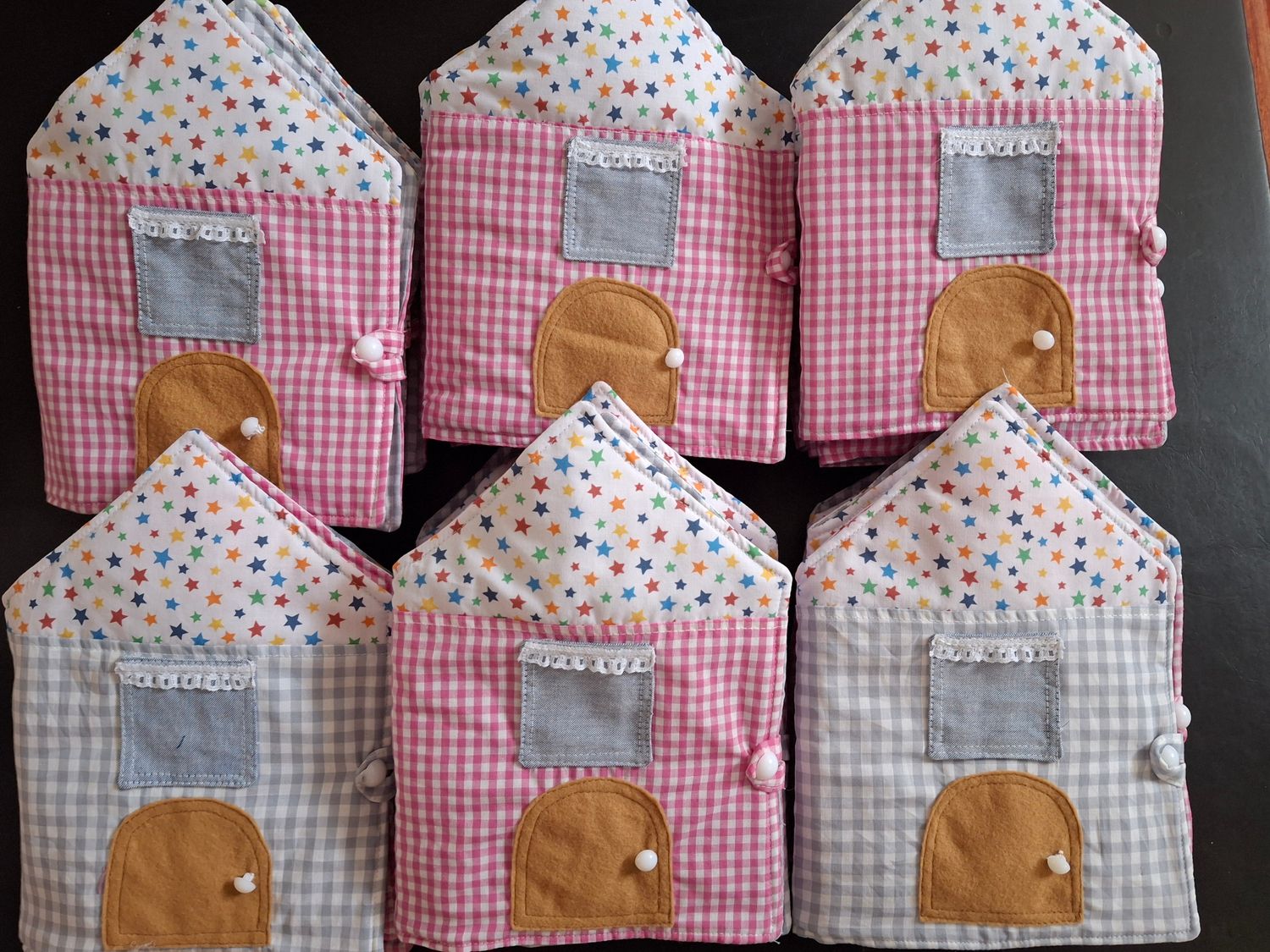 La casa de Pepita, contiene casita, muñeca y accesorios.