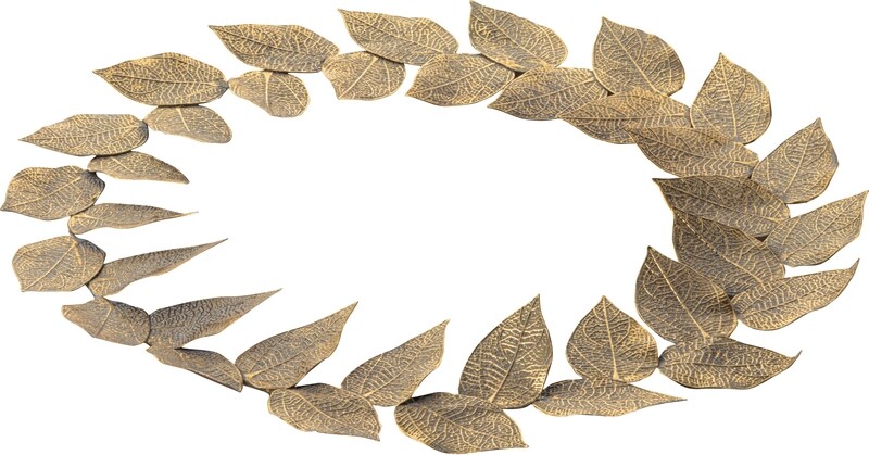 Antiqued gold wreath with embossed leaves, painted metal 16.9 in  2   