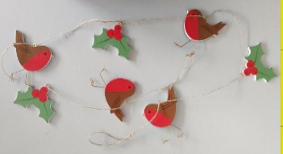 Printed wood garland, robins and holly , 2-sided, 48 in  6            