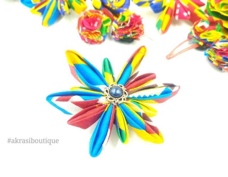 Star flower with vintage button centre in kente print | kanzashi flower pin | flower hair clip | flower brooch | clothing accessories