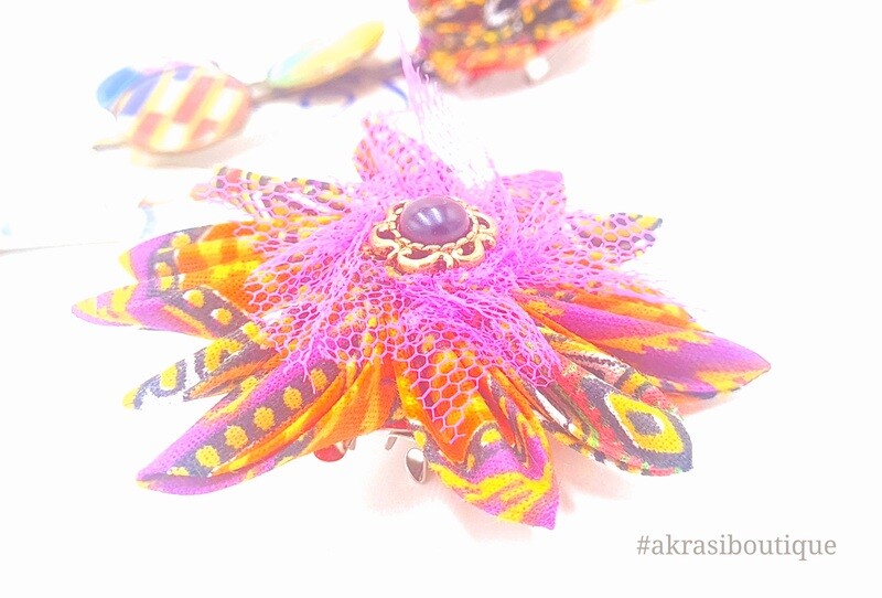 Star flower with vintage button centre in kente print | kanzashi flower pin | flower hair clip | flower brooch | clothing accessories