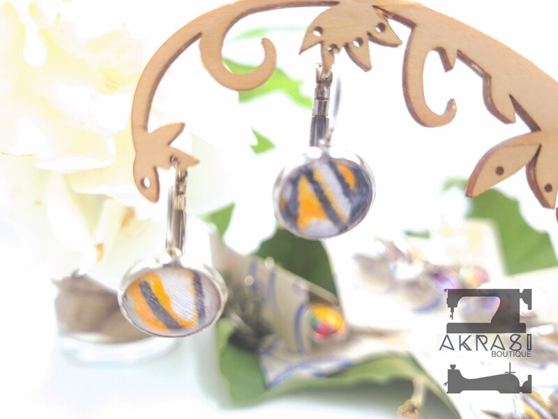 Sika collection round silver drop earrings