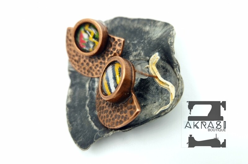Dashiki copper stud earrings sealed in glass