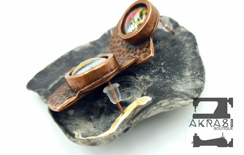 Dashiki copper stud earrings sealed in glass