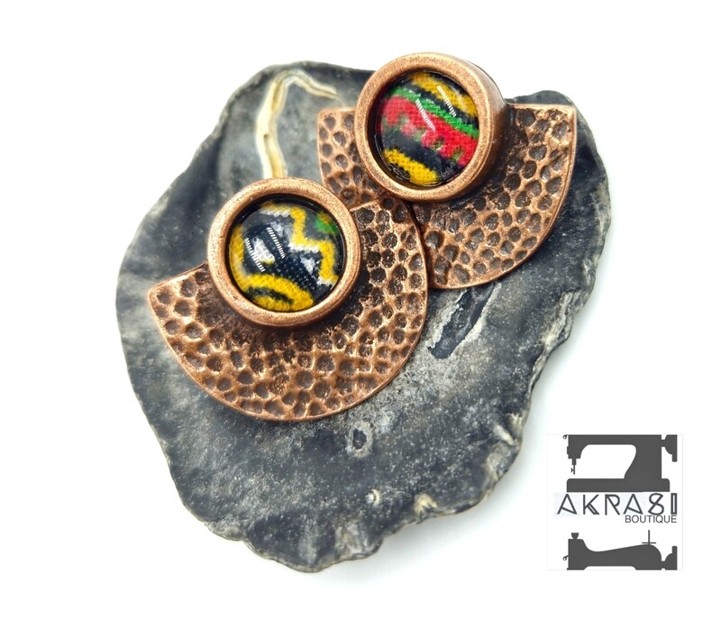 Dashiki copper stud earrings sealed in glass