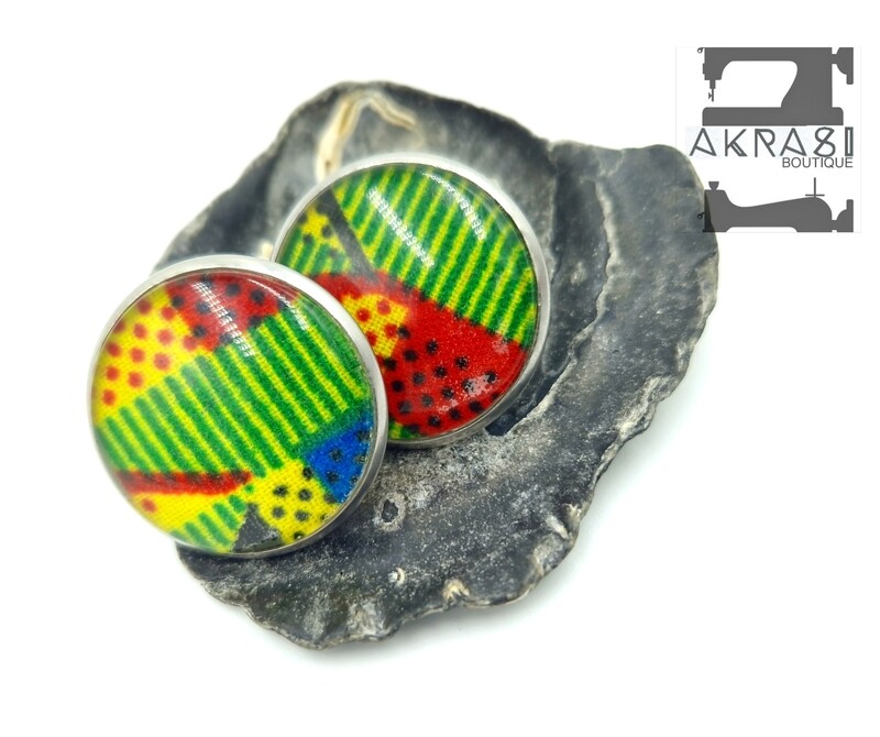 Round green Kente silver stud earrings sealed in glass
