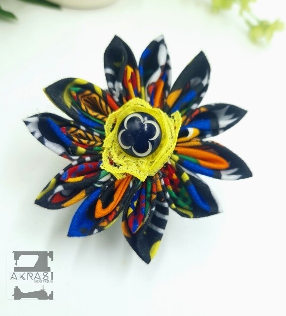 Star flower with button centre in dashiki print | kanzashi flower pin | flower hair clip | flower brooch | clothing accessories