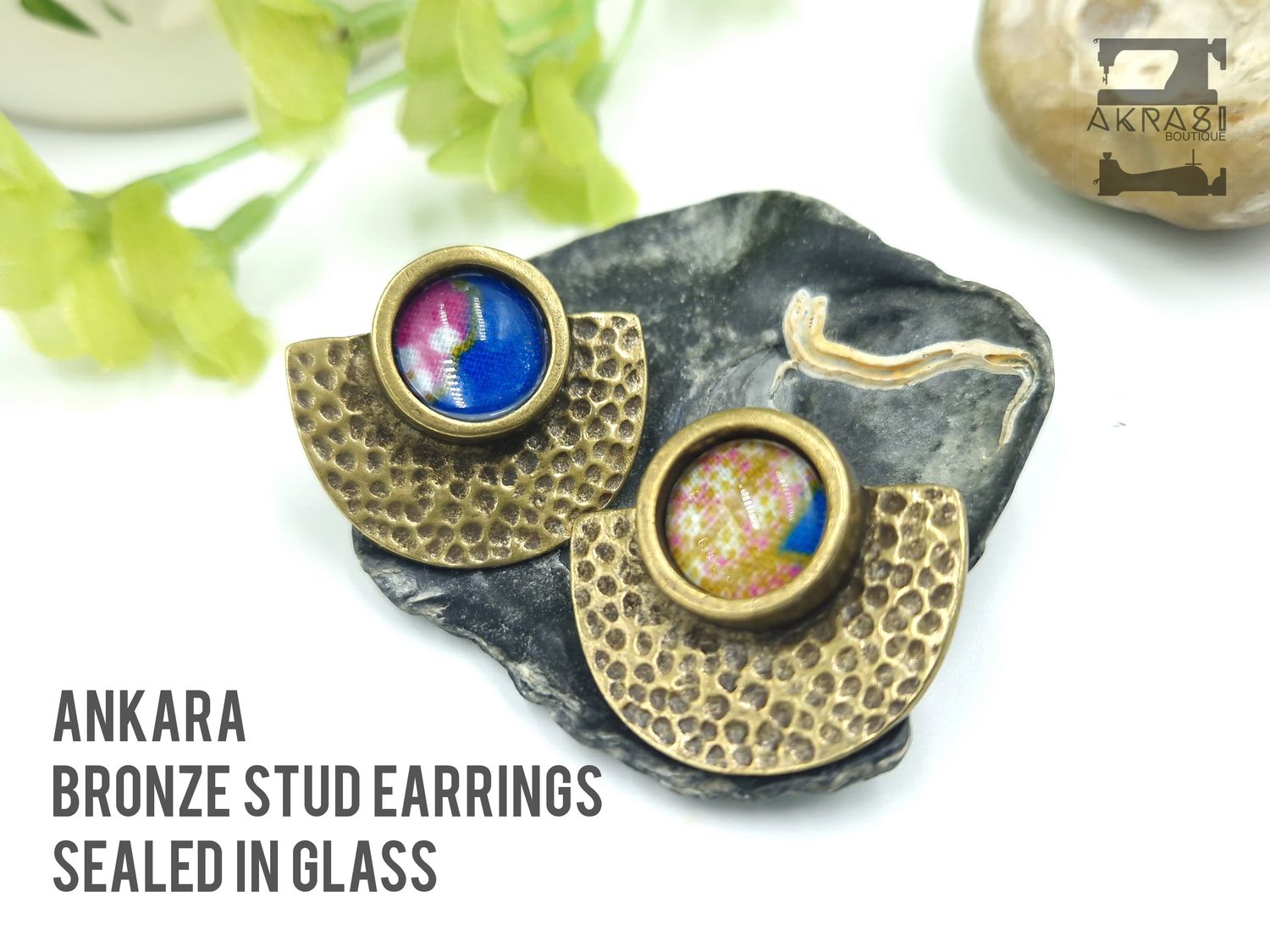 Ankara bronze stud earrings sealed in glass