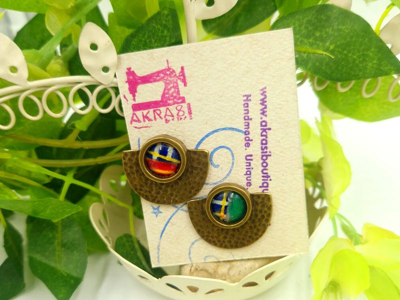 Kente bronze stud earrings sealed in glass