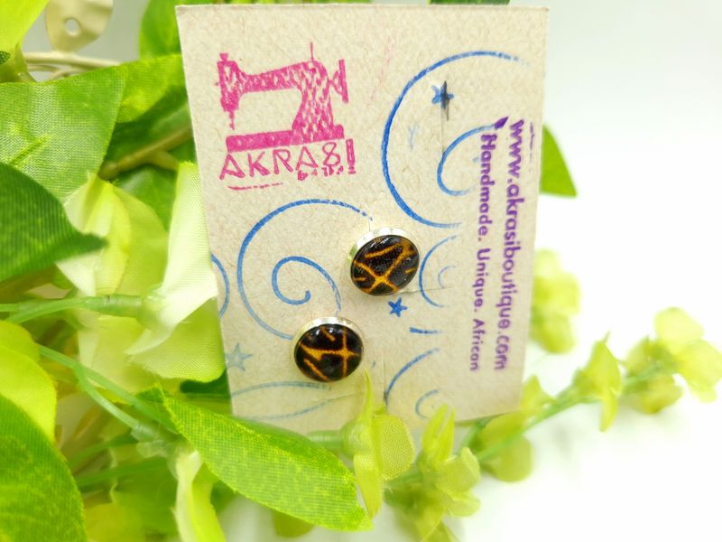 Round deconstructed Calabash Collection silver stud earrings sealed in glass