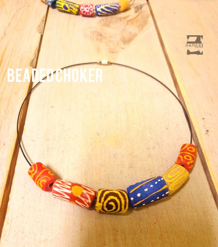 Beaded choker in glass